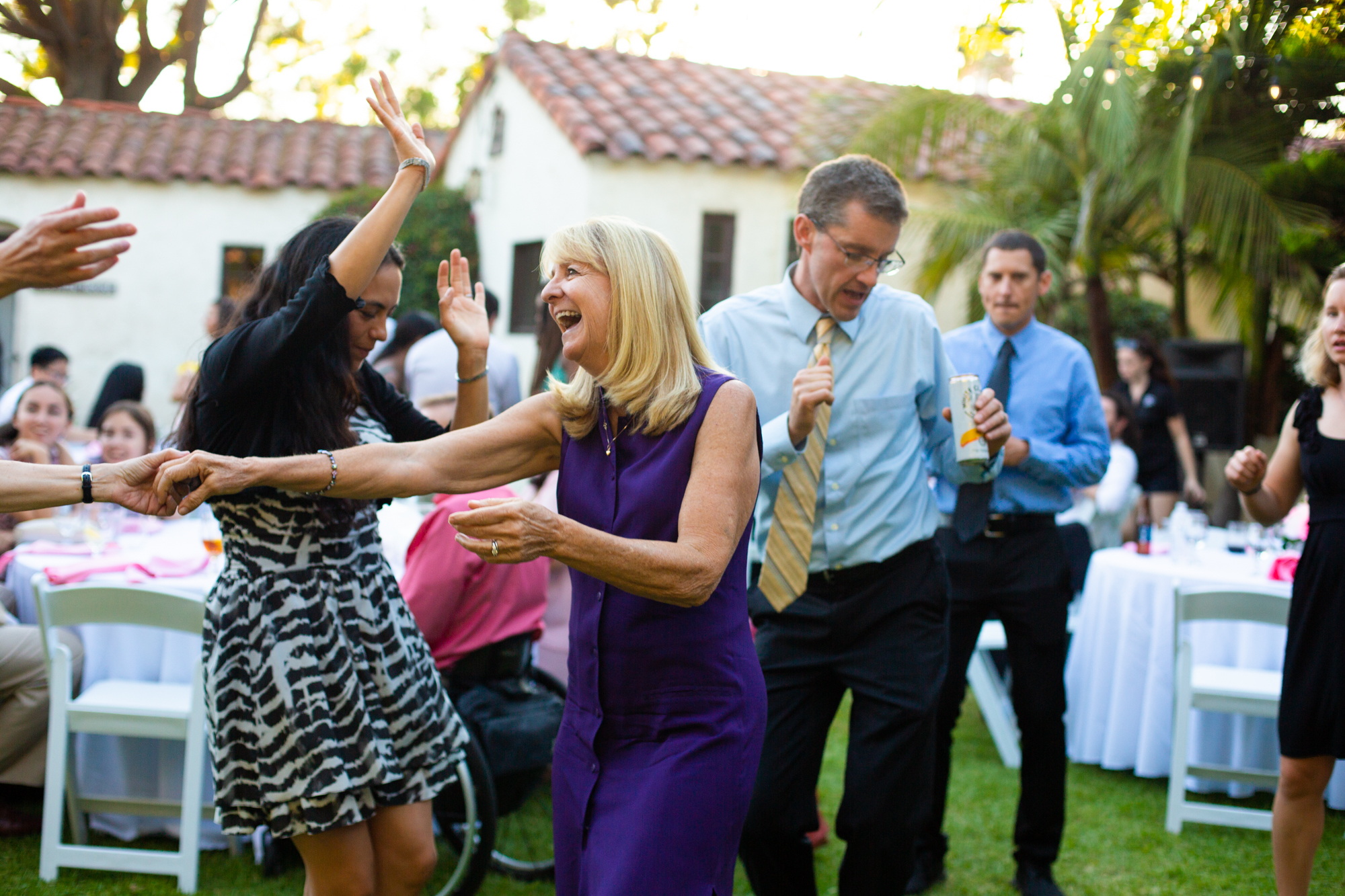 wedding guests dance the griffith house